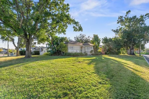 a view of a house with a yard