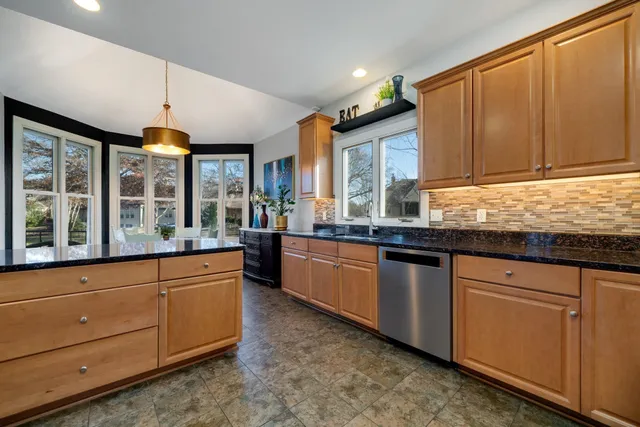 an empty room with windows and pillars in it