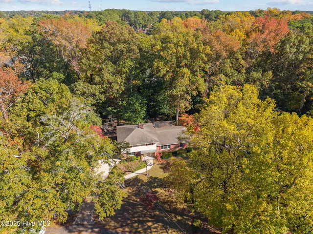 $330,000 | 112 Lakewood Drive, Greenville, NC 27834