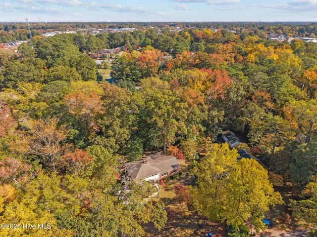 $330,000 | 112 Lakewood Drive, Greenville, NC 27834