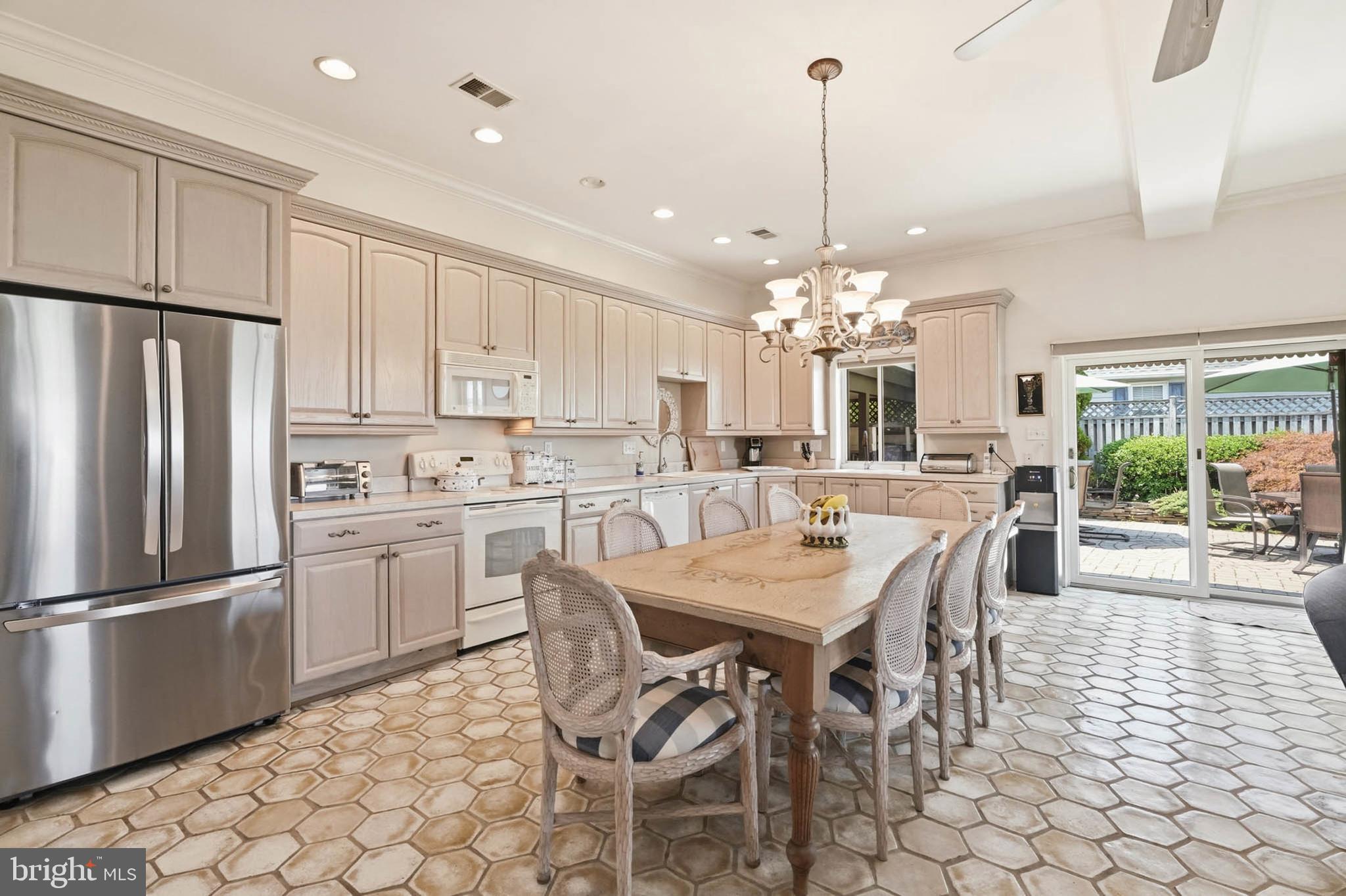 3689 1st Avenue Edgewater, MD 21037 - Photo 19 of 55 Gourmet Kitchen
