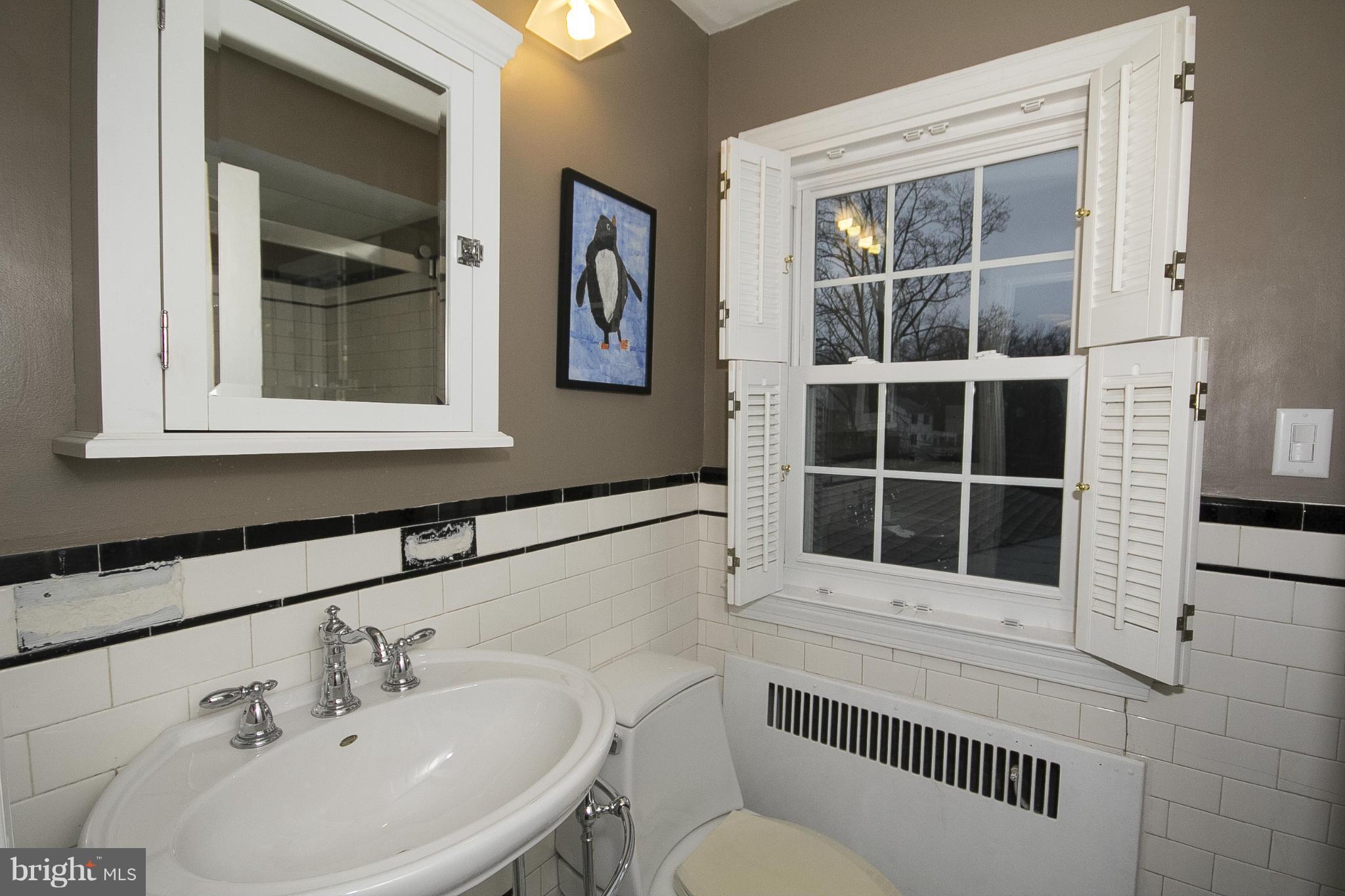 7104 Rich Hill Road Baltimore, MD 21212 - Photo 18 of 30 Upper level master bath.