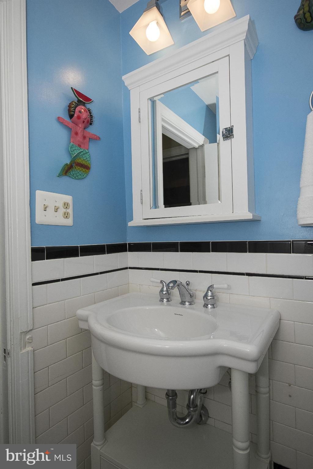 7104 Rich Hill Road Baltimore, MD 21212 - Photo 21 of 30 Hall bath