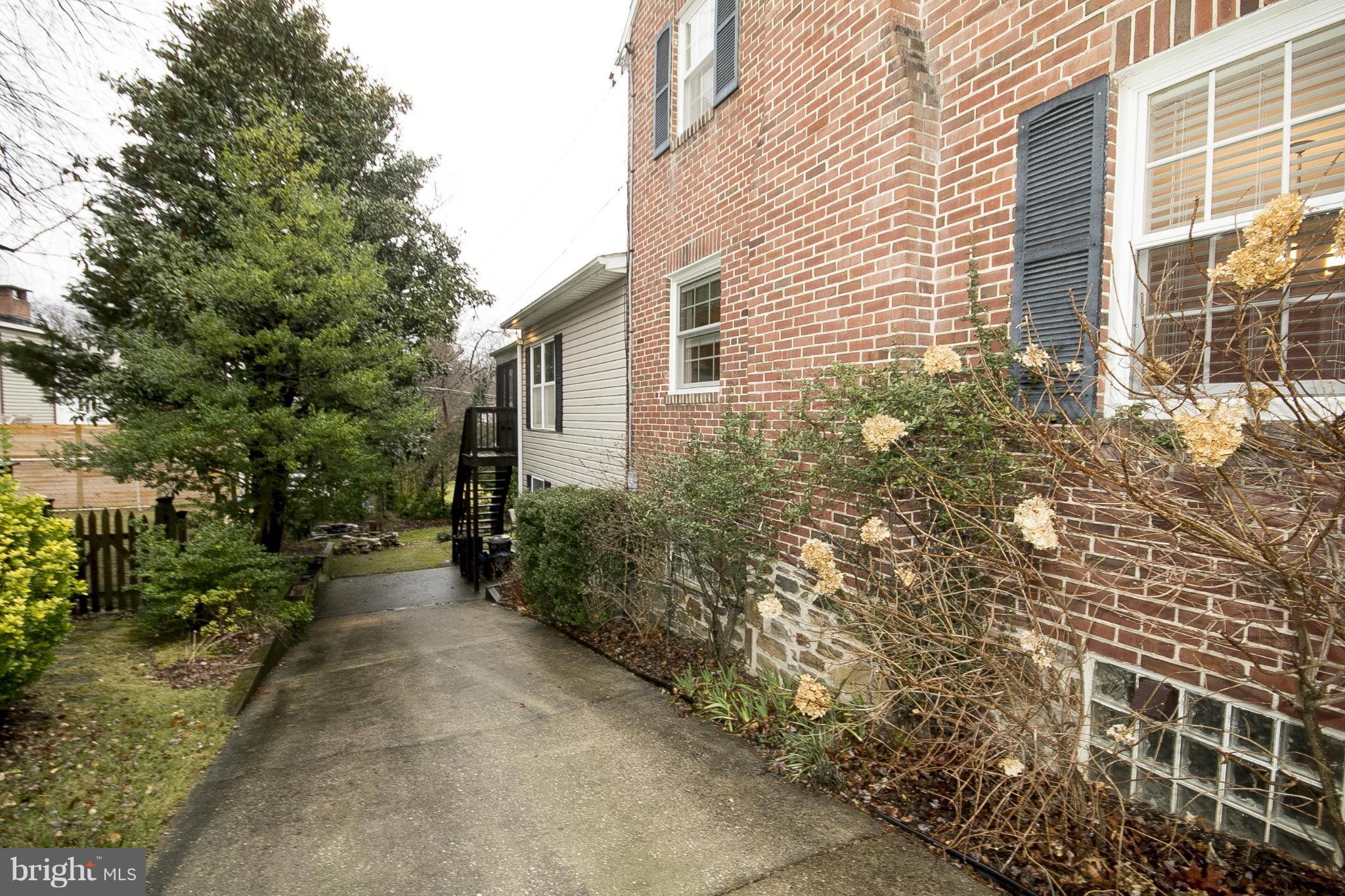 7104 Rich Hill Road Baltimore, MD 21212 - Photo 29 of 30 Driveway