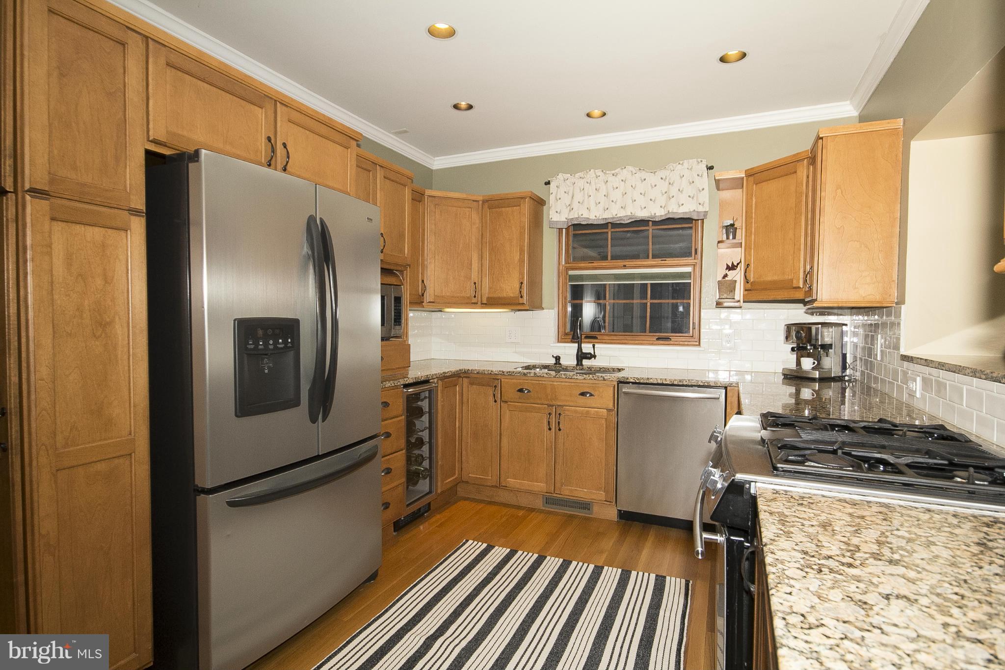 7104 Rich Hill Road Baltimore, MD 21212 - Photo 4 of 30 Kitchen with recessed lighting.