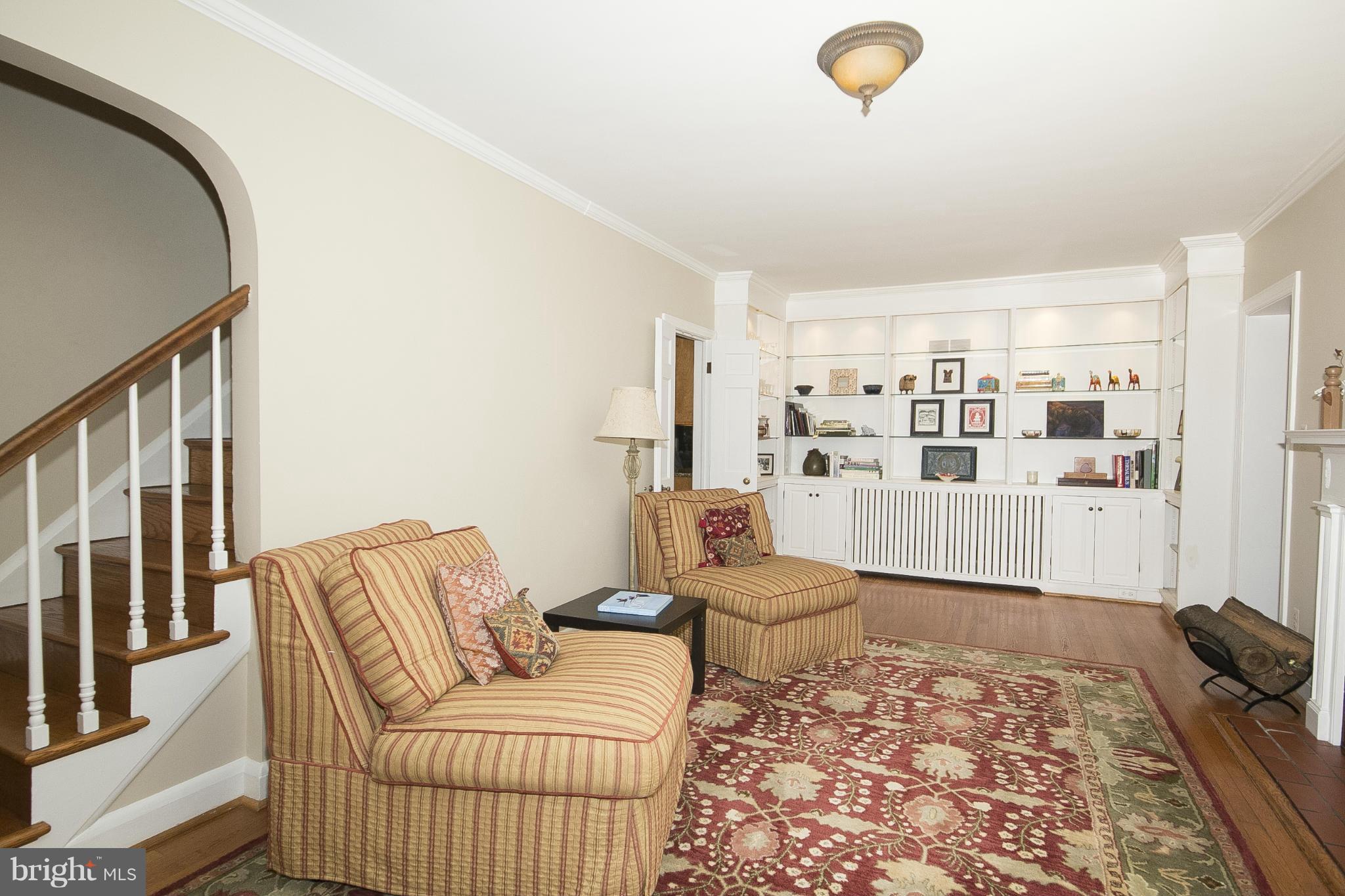 7104 Rich Hill Road Baltimore, MD 21212 - Photo 8 of 30 Living Room with custom built-ins.