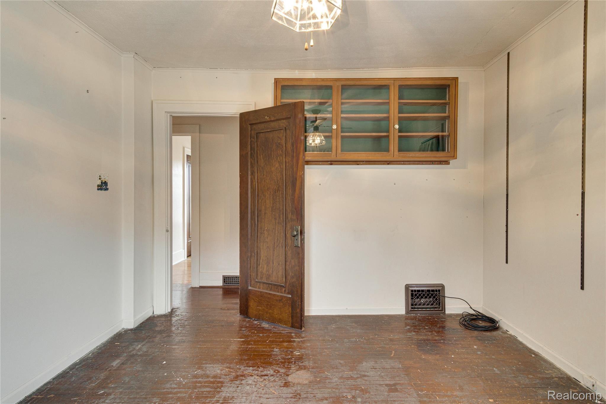 5494 Corunna Road Flint, MI 48532 - Photo 48 of 48 Interiors (34 of 34).jpg