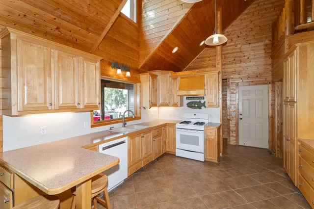 $750,000 | 13262 Sakatah Lake Road, Waterville, MN 56096