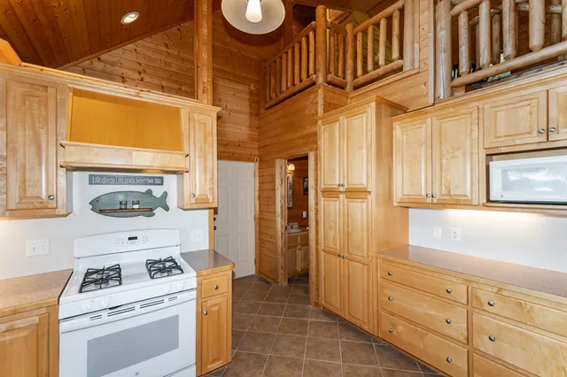 $750,000 | 13262 Sakatah Lake Road, Waterville, MN 56096