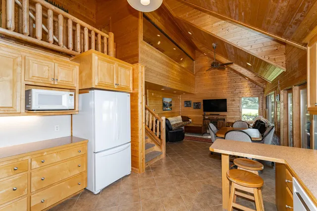 $750,000 | 13262 Sakatah Lake Road, Waterville, MN 56096