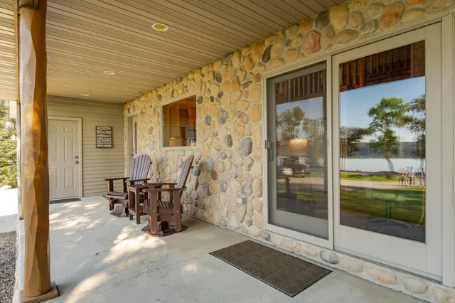 $750,000 | 13262 Sakatah Lake Road, Waterville, MN 56096