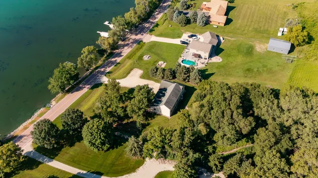 $750,000 | 13262 Sakatah Lake Road, Waterville, MN 56096