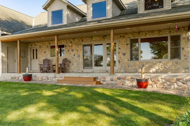 $750,000 | 13262 Sakatah Lake Road, Waterville, MN 56096