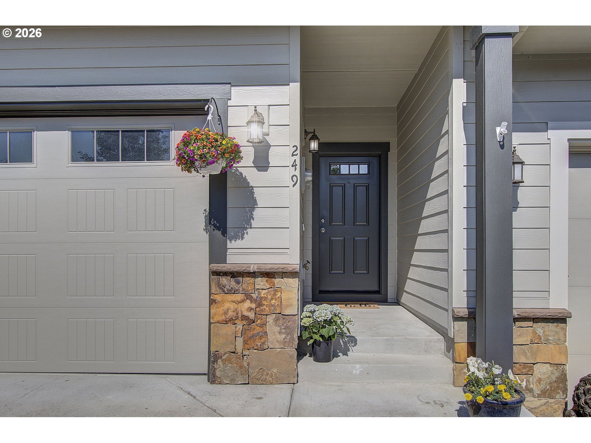 249 North 43rd Place Ridgefield, WA 98642 - Photo 2 of 35 Gallery Image 2