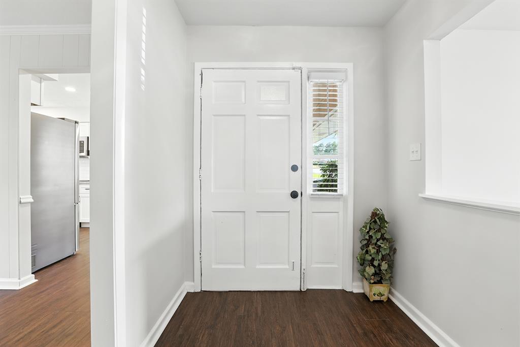 906 Bunker Hill Road Columbus, GA 31907 - Photo 3 of 32 Foyer