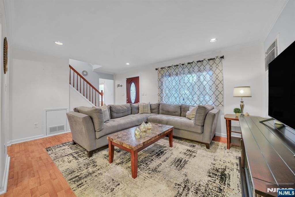 22 Woodlot Road Wayne, NJ 07470 - Photo 6 of 34