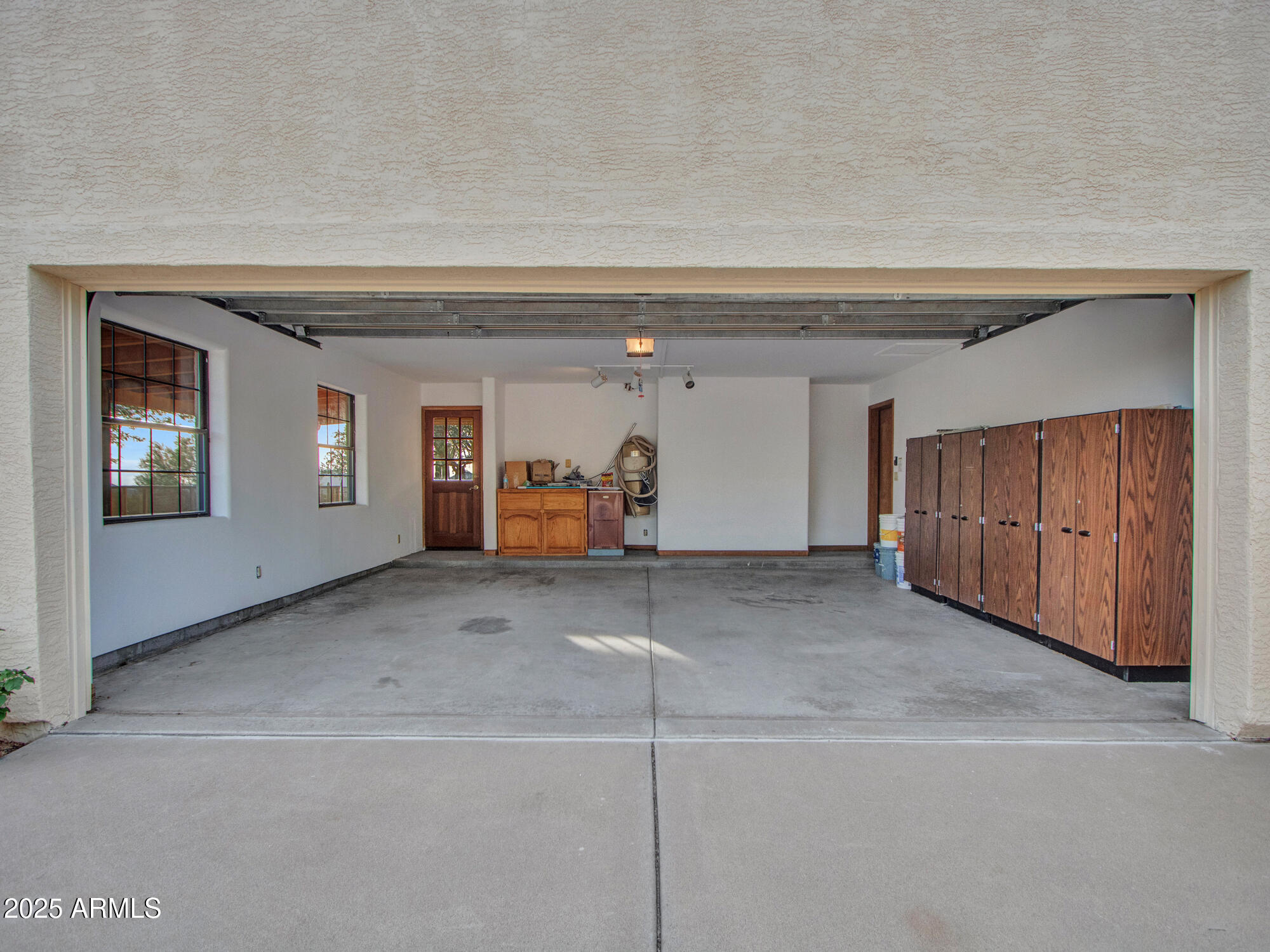 7143 East Highland Road Cave Creek, AZ 85331 - Photo 29 of 99 22-Garage