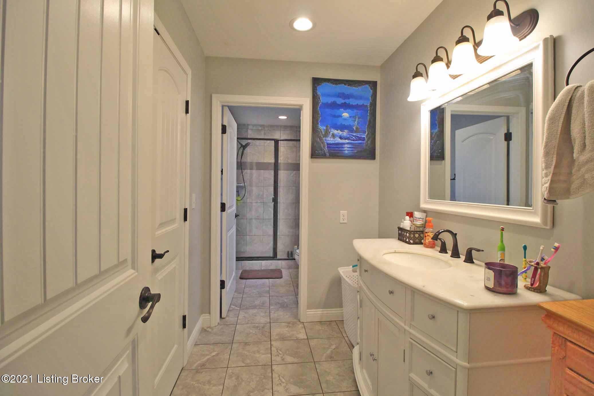 2236 Mt Zion Road Frankfort, KY 40601 - Photo 18 of 40 Master Bath