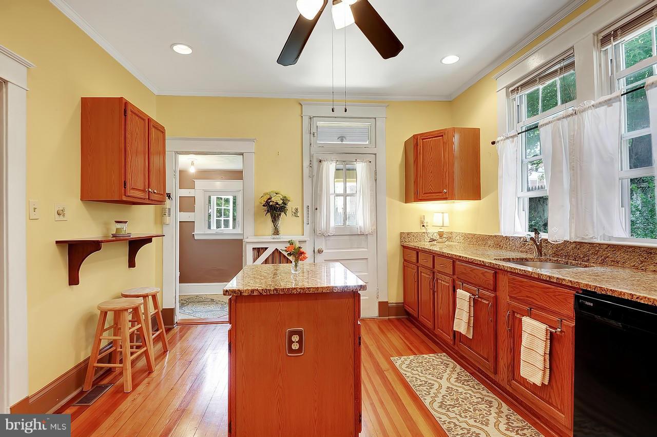 238 Mallow Hill Road Baltimore, MD 21229 - Photo 15 of 30 Kitchen