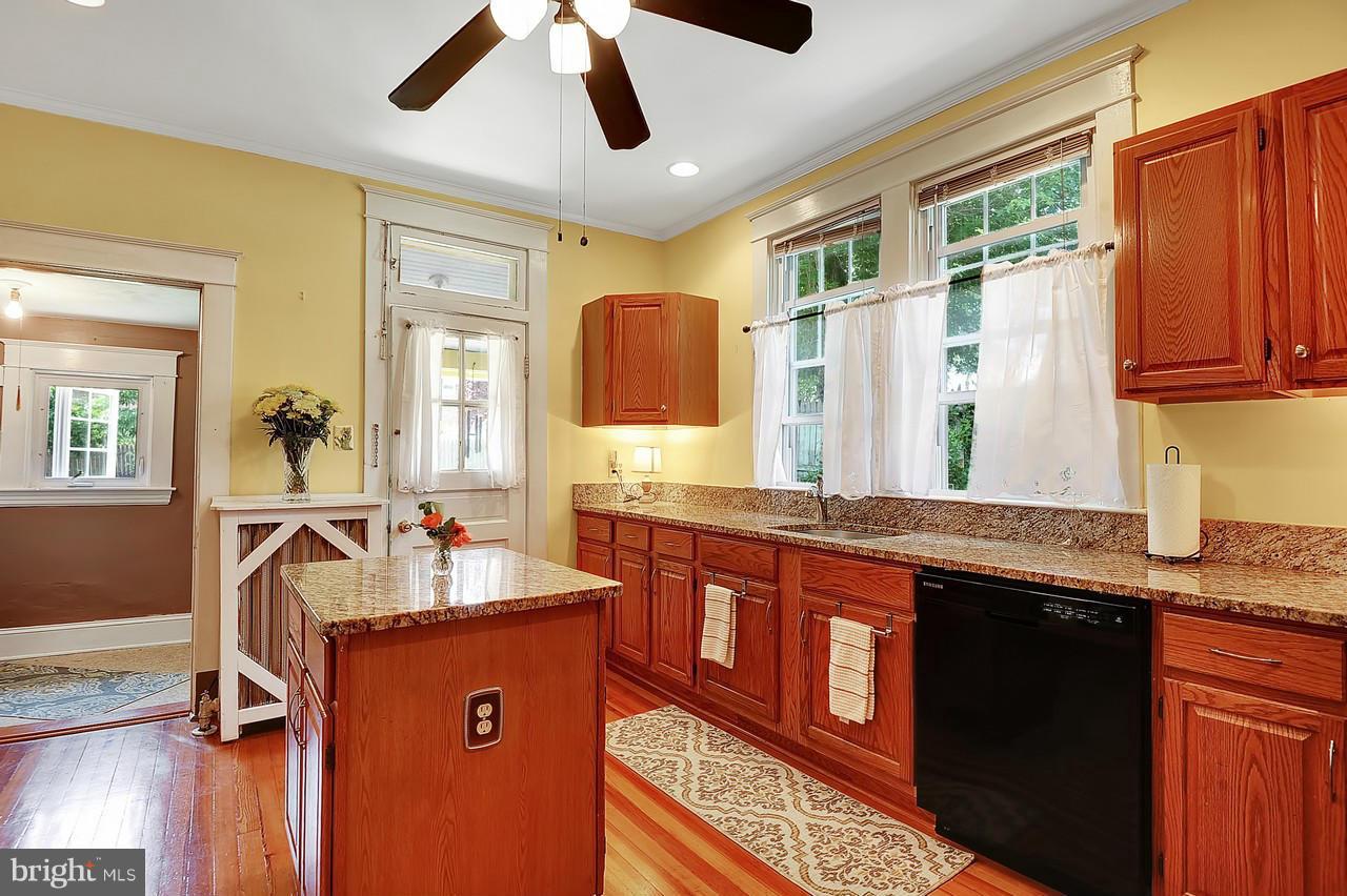 238 Mallow Hill Road Baltimore, MD 21229 - Photo 16 of 30 Kitchen