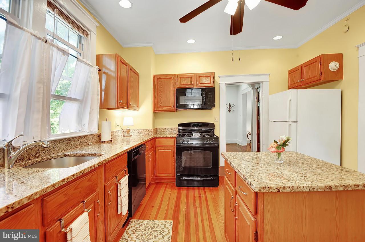 238 Mallow Hill Road Baltimore, MD 21229 - Photo 17 of 30 Kitchen