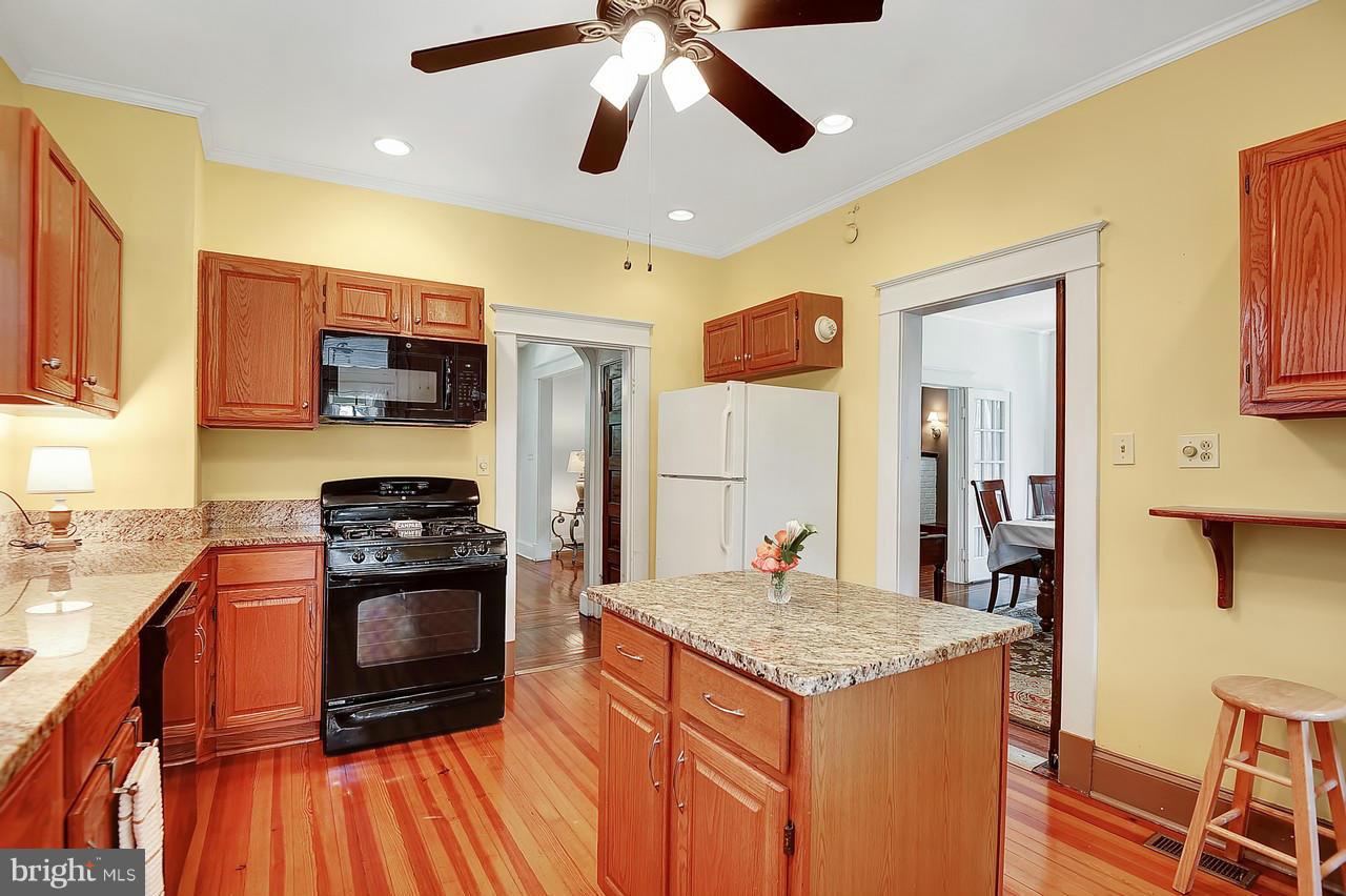 238 Mallow Hill Road Baltimore, MD 21229 - Photo 18 of 30 Kitchen