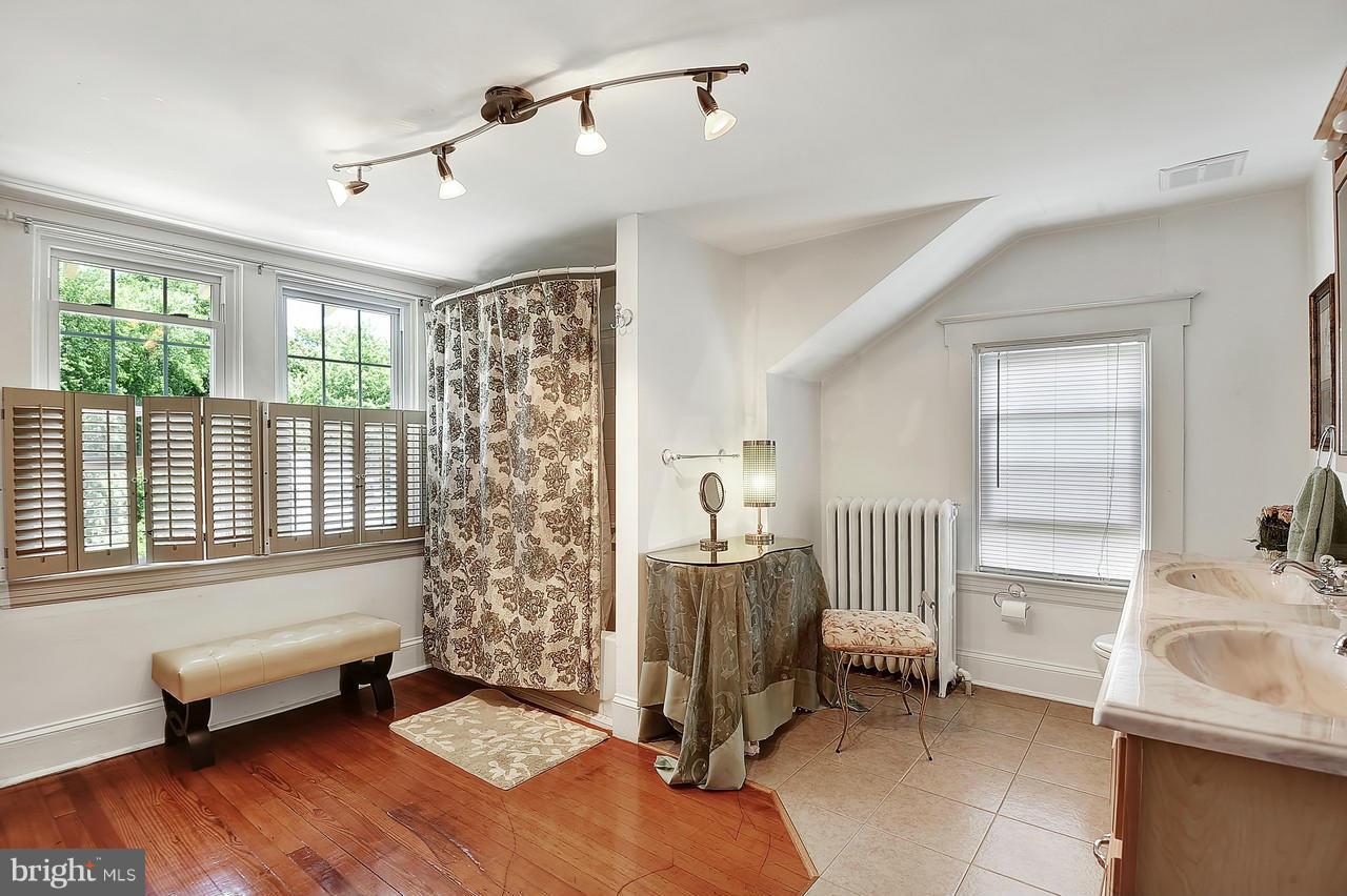 238 Mallow Hill Road Baltimore, MD 21229 - Photo 21 of 30 Bath (Master)