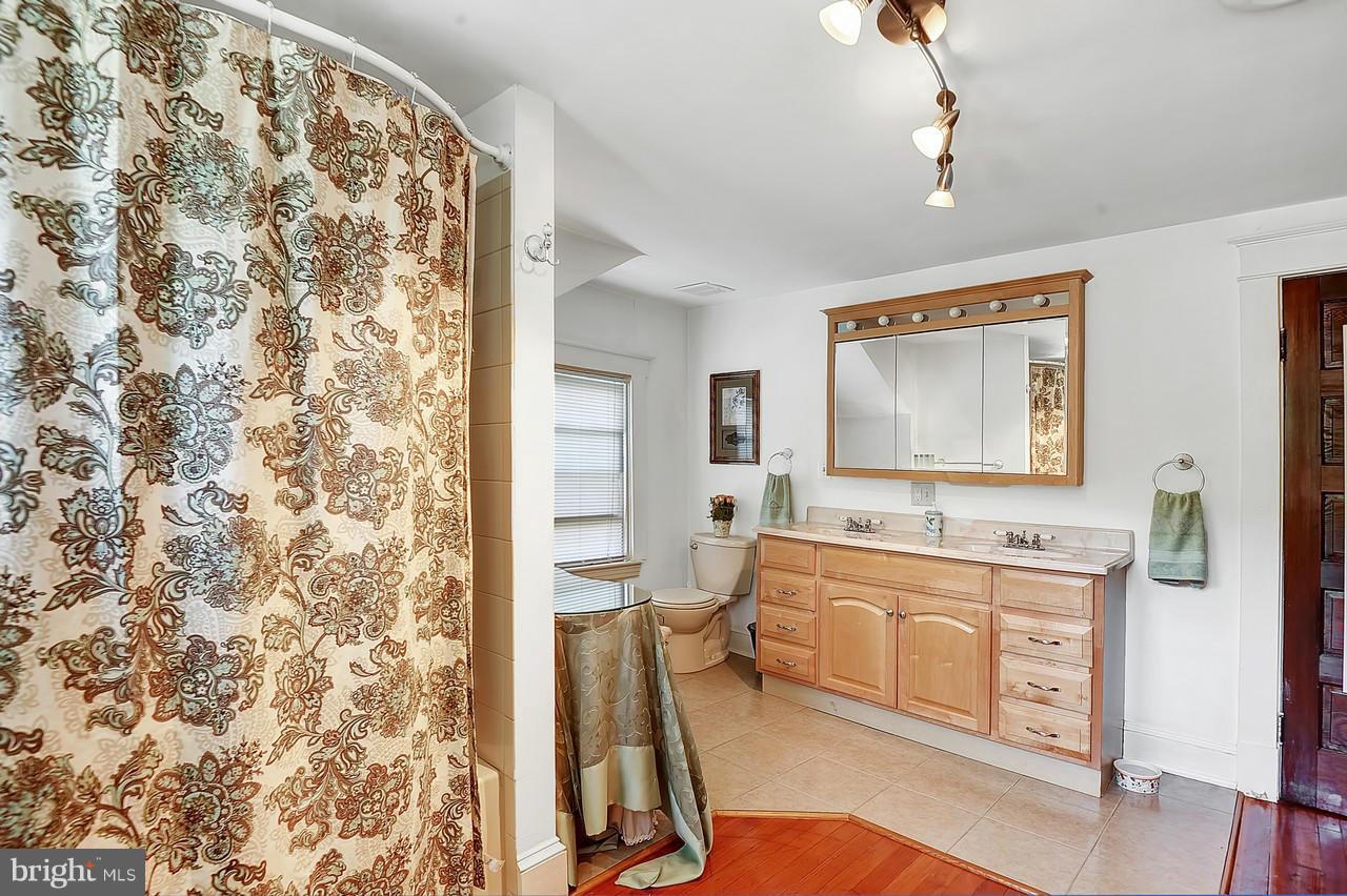 238 Mallow Hill Road Baltimore, MD 21229 - Photo 22 of 30 Bath (Master)
