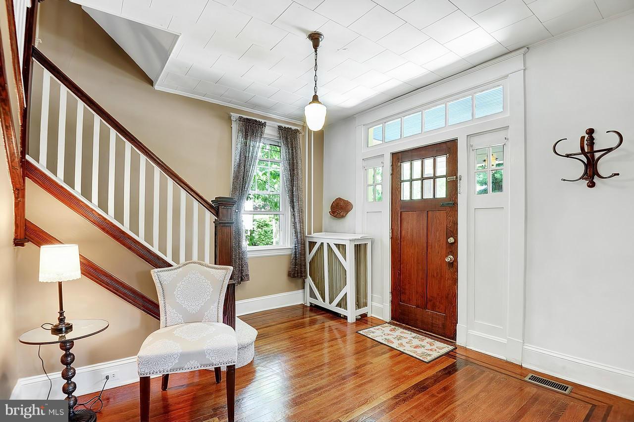 238 Mallow Hill Road Baltimore, MD 21229 - Photo 4 of 30 Interior (General)
