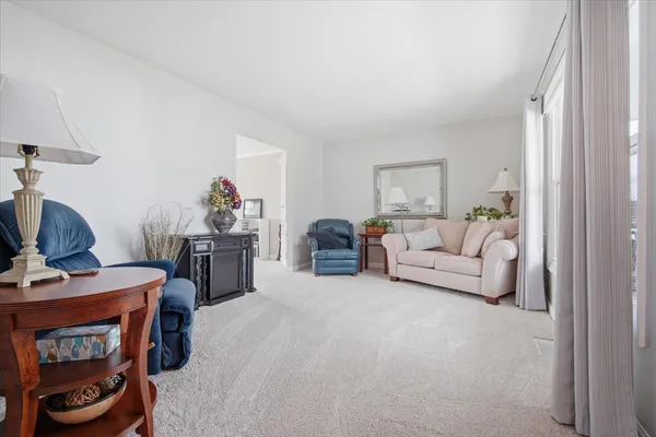 $330,000 | 211 Lake Shore Circle, Bloomington, IL 61704