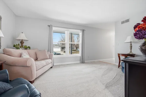 $330,000 | 211 Lake Shore Circle, Bloomington, IL 61704