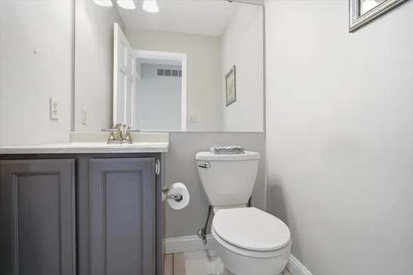 $330,000 | 211 Lake Shore Circle, Bloomington, IL 61704