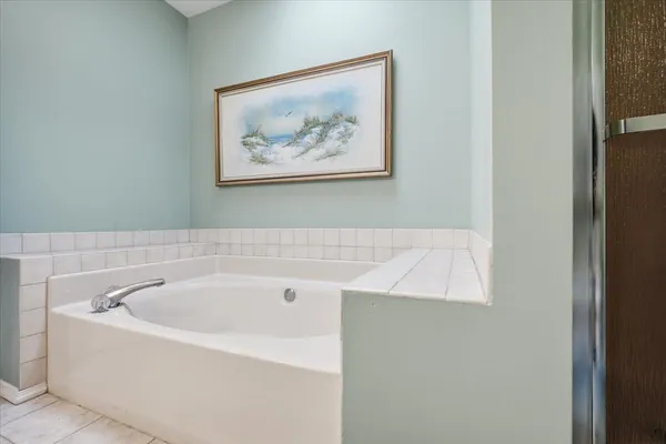 $330,000 | 211 Lake Shore Circle, Bloomington, IL 61704