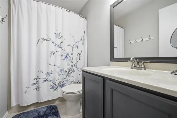 $330,000 | 211 Lake Shore Circle, Bloomington, IL 61704