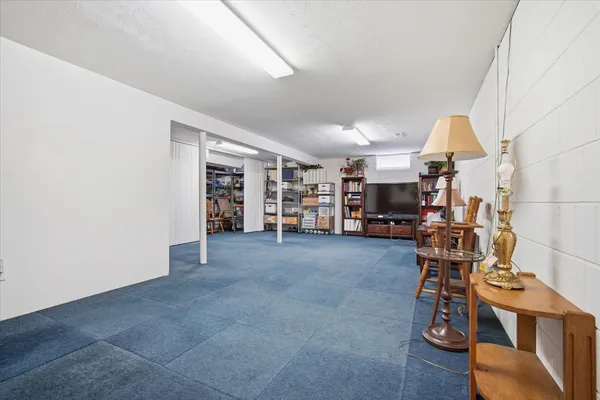 $330,000 | 211 Lake Shore Circle, Bloomington, IL 61704