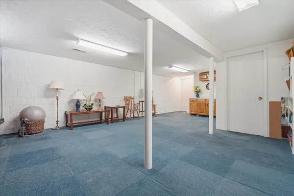 $330,000 | 211 Lake Shore Circle, Bloomington, IL 61704