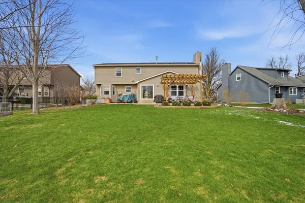 $330,000 | 211 Lake Shore Circle, Bloomington, IL 61704