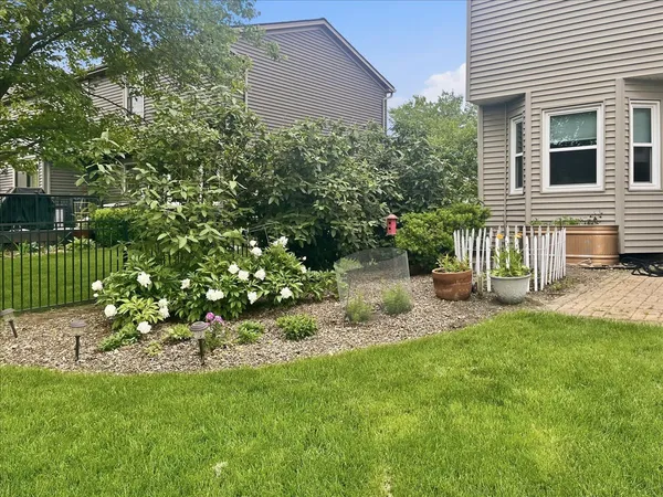 $330,000 | 211 Lake Shore Circle, Bloomington, IL 61704