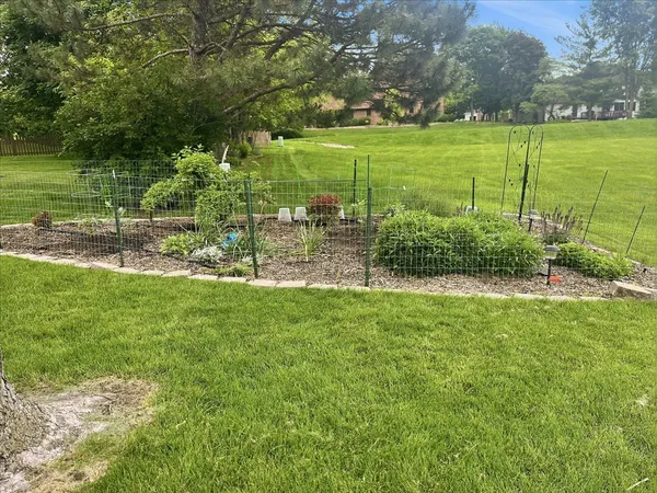 $330,000 | 211 Lake Shore Circle, Bloomington, IL 61704