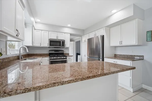 $330,000 | 211 Lake Shore Circle, Bloomington, IL 61704