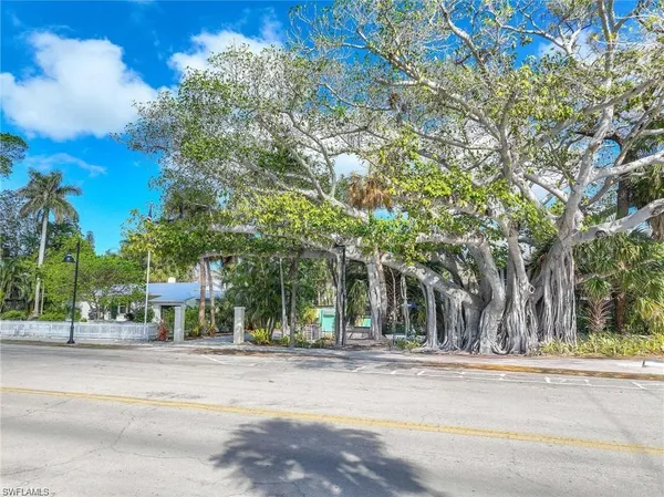 $15,000 | 1222 Gordon Drive, Unit 15, Naples, FL 34102