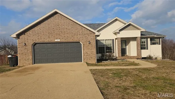 $325,000 | 139 Lyle Curtis Circle, Waynesville, MO 65583