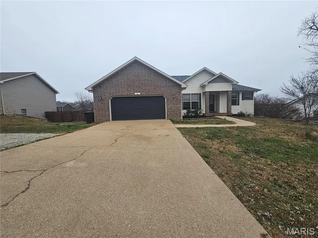 $330,000 | 139 Lyle Curtis Circle, Waynesville, MO 65583