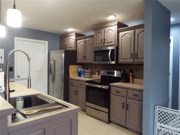 $325,000 | 139 Lyle Curtis Circle, Waynesville, MO 65583