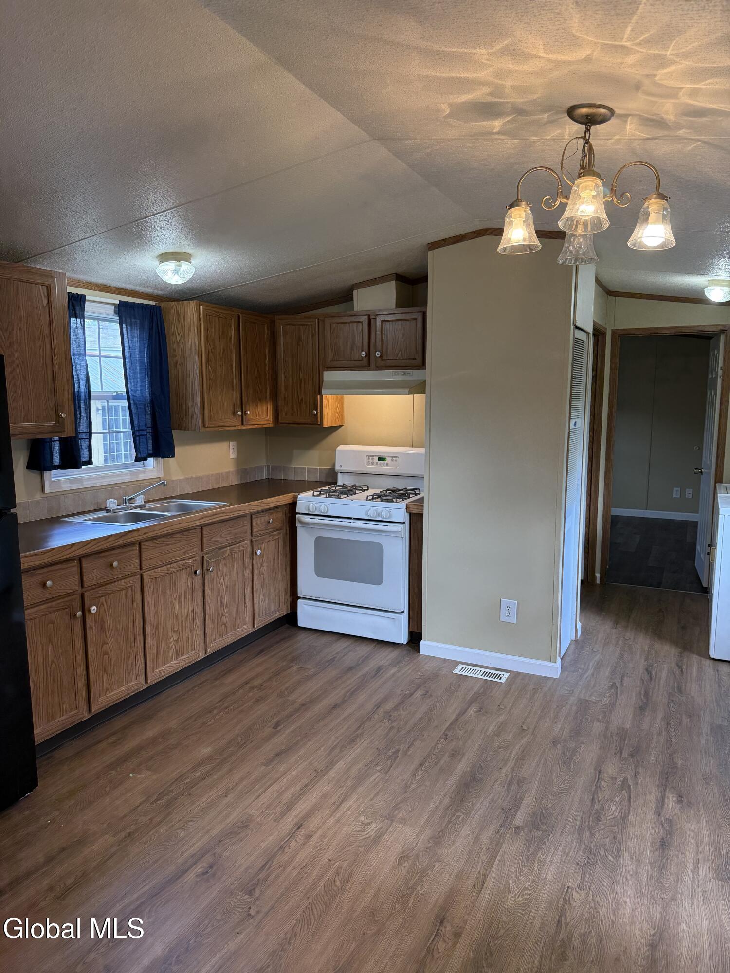 980 Murray Road, Unit 8 Greenfield, NY 12850 - Photo 3 of 15 IMG_3869