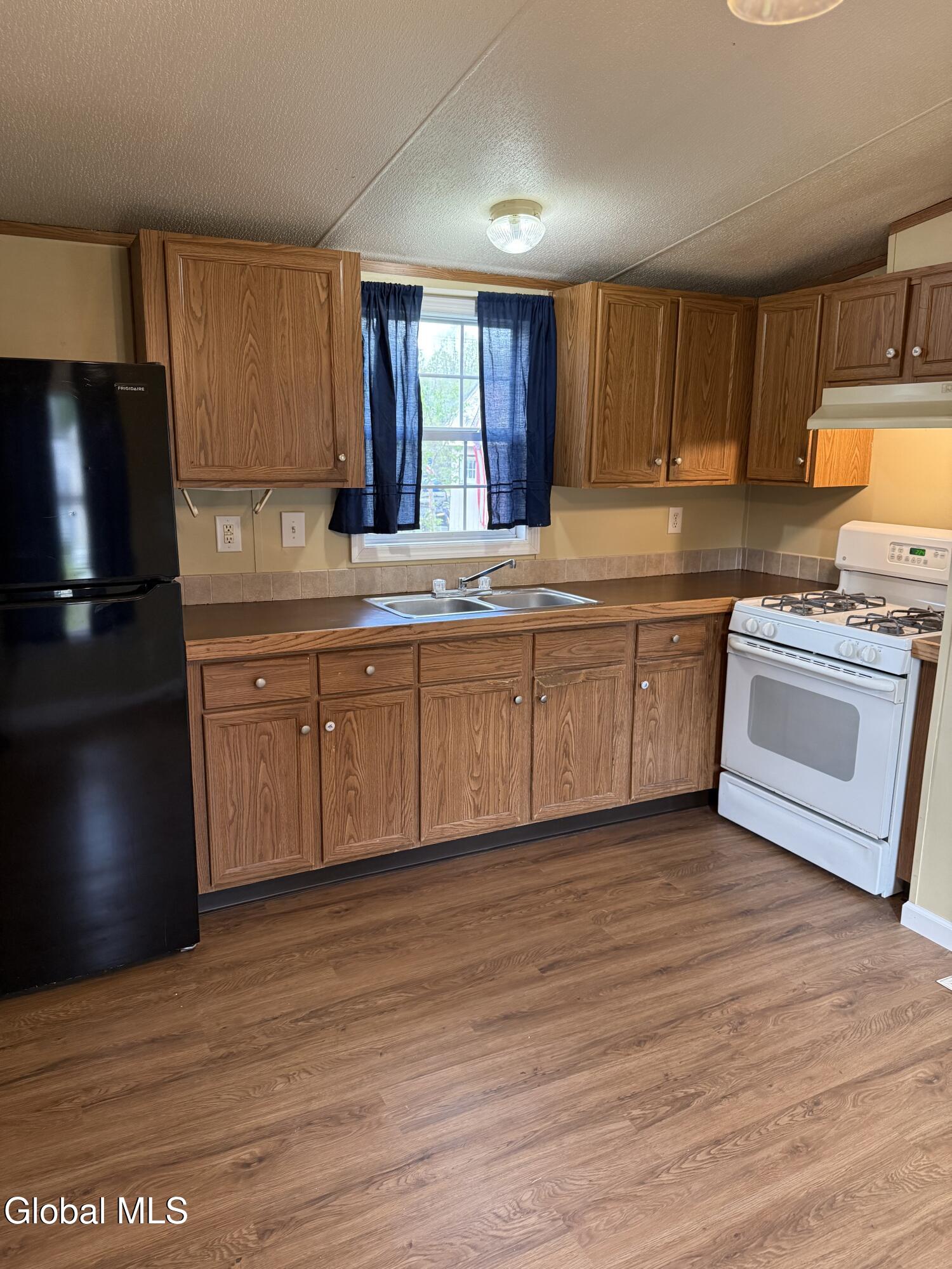 980 Murray Road, Unit 8 Greenfield, NY 12850 - Photo 5 of 15 IMG_3871