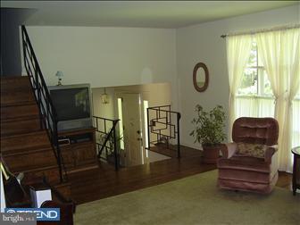116 Kipling Road Cherry Hill, NJ 08003 - Photo 2 of 6 Living Room