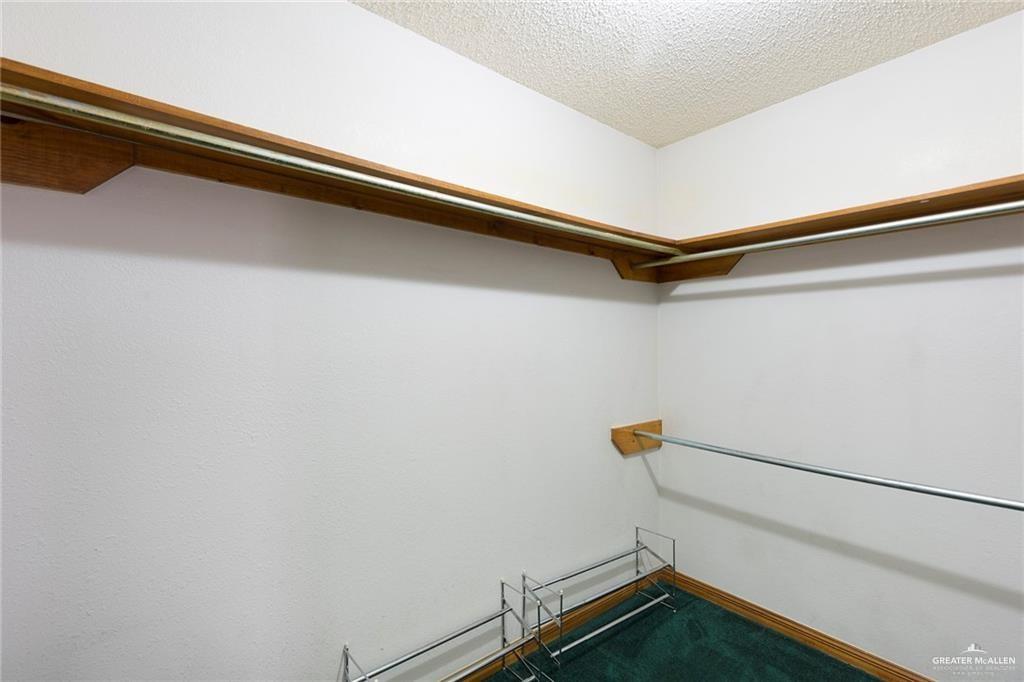 1801 Crown Pointe Boulevard Mission, TX 78572 - Photo 11 of 19 a close up of a close up view of a kitchen