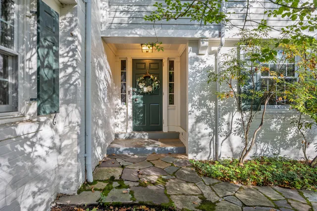 $669,000 | 175 Tokeneke Drive, North Haven, CT 06473