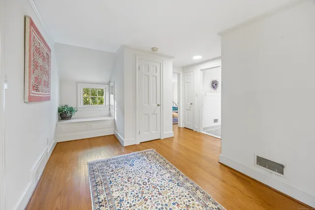 $669,000 | 175 Tokeneke Drive, North Haven, CT 06473